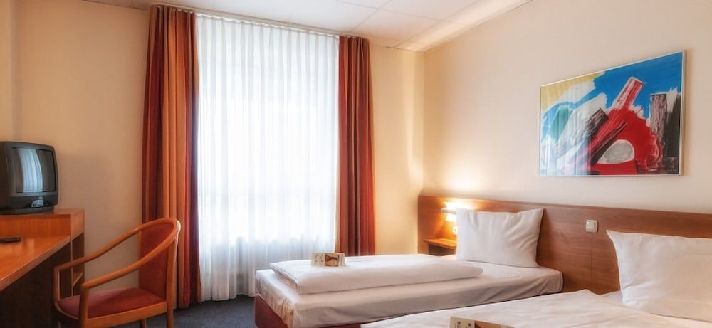 Center Hotel Drive Inn 2