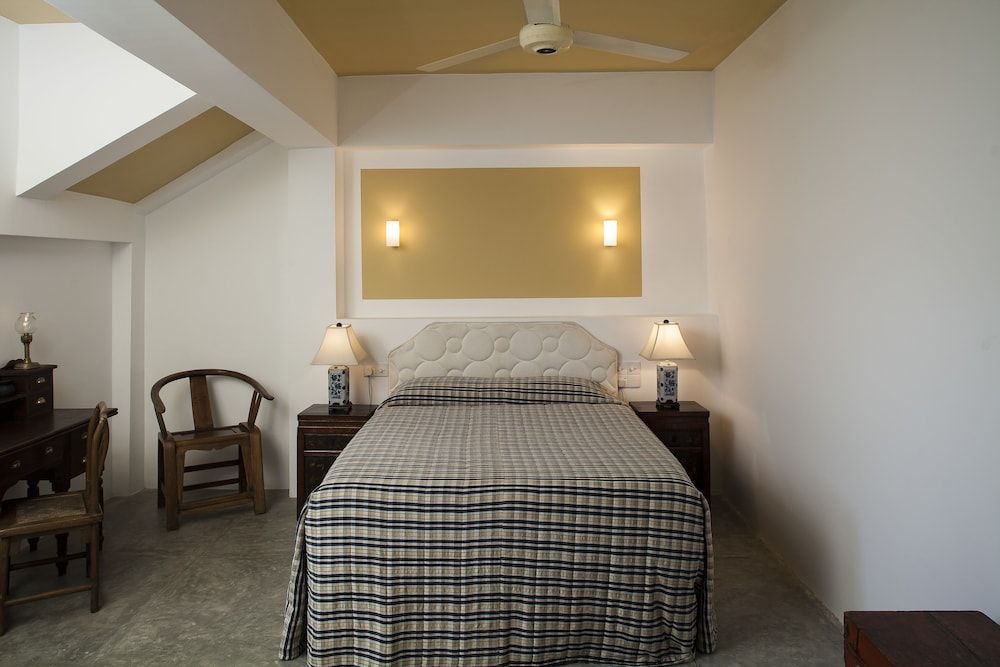 The Albatross, Kandy 3