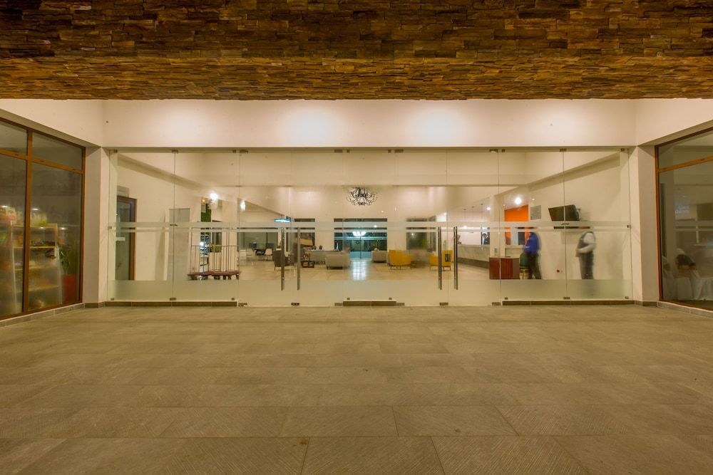 Best Western Las Mercedes Airport 2