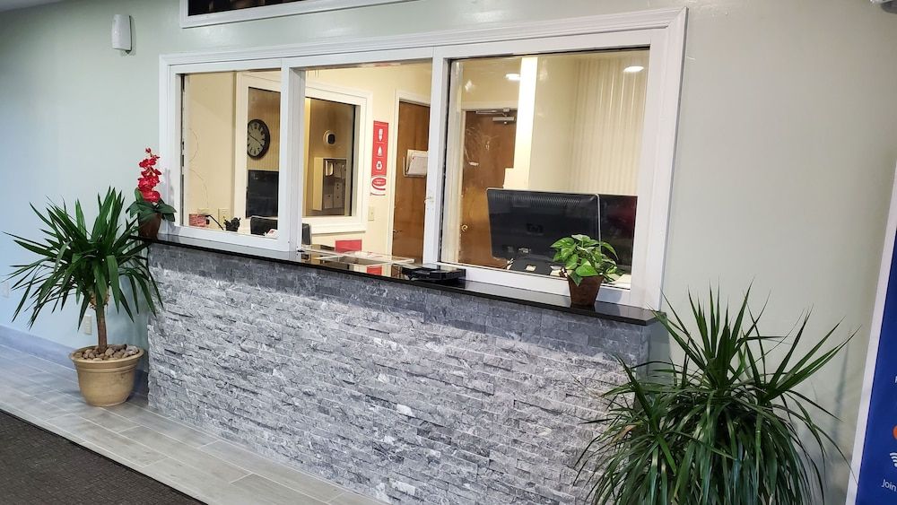 Econo Lodge Benns Church 2