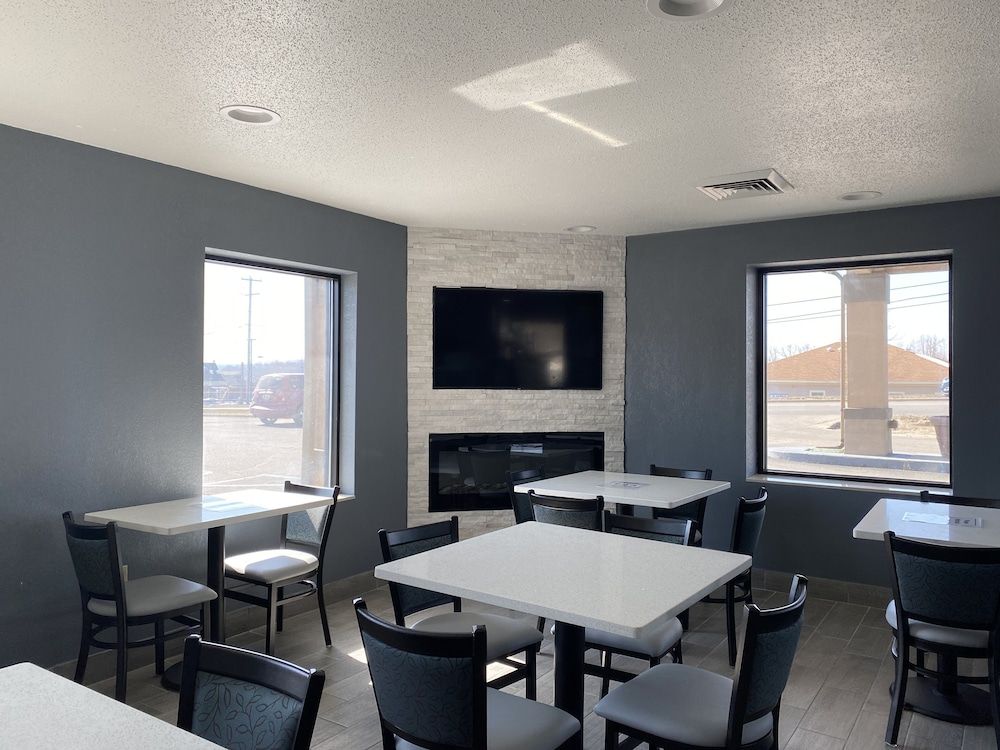 Quality Inn & Suites Big Rapids 2