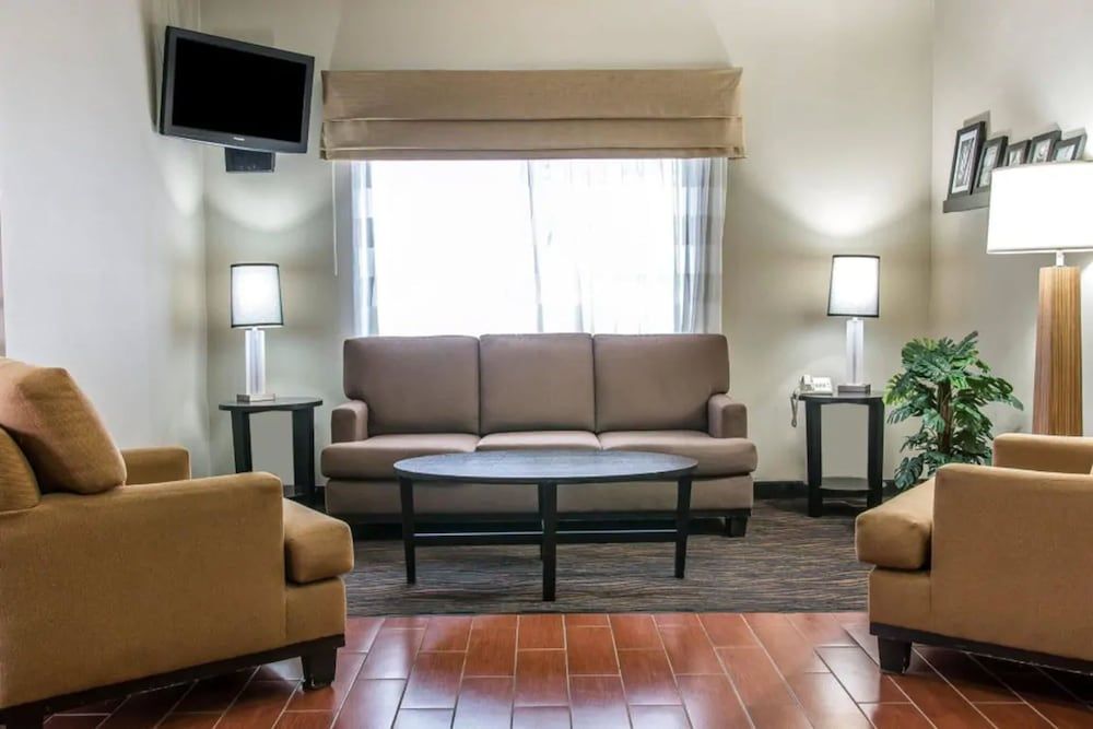 Baymont by Wyndham Flat Rock 2