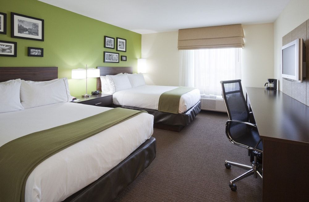 Holiday Inn Express Hotel & Suites Rogers by IHG 3