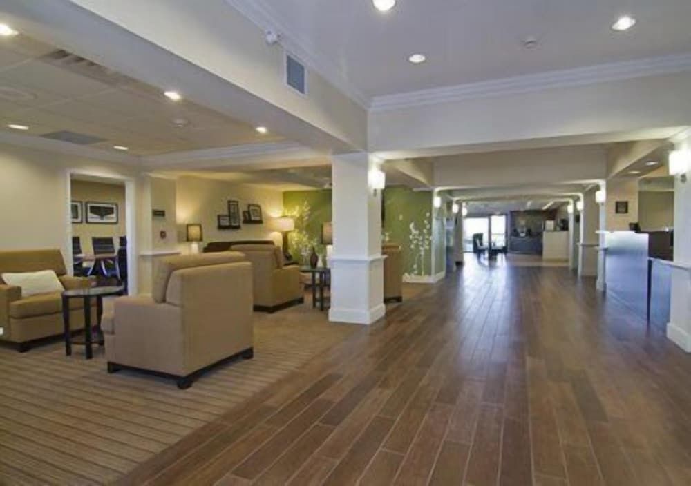 Holiday Inn Express Hotel & Suites Rogers by IHG 2