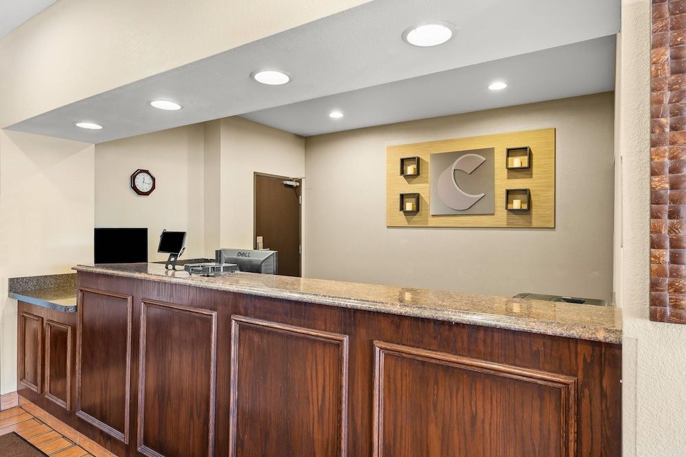 Comfort Inn Willow Springs US 60 and US 63 2