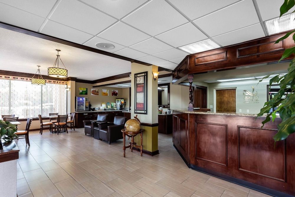 Quality Inn & Suites Mooresville - Lake Norman 2