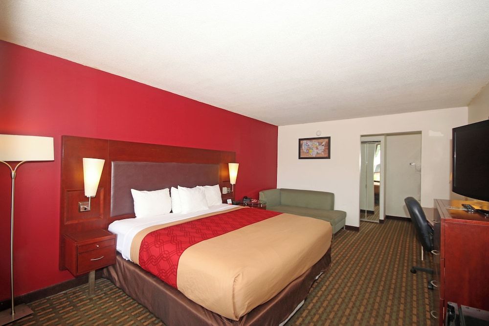 Americas Best Value Inn Pilot Mountain 3