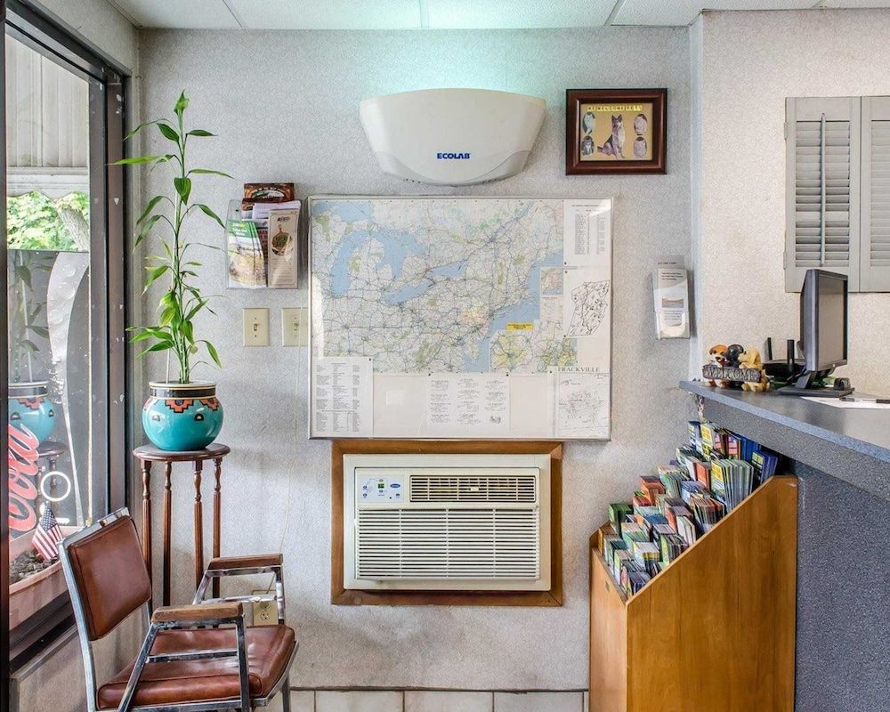 Econo Lodge Frackville 2