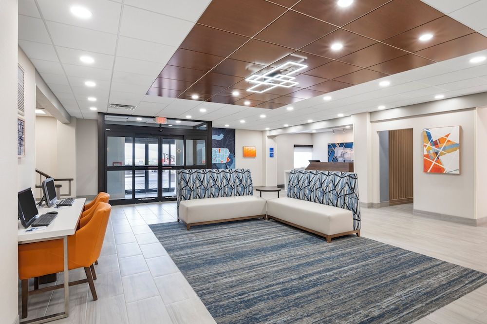 Holiday Inn Express Greencastle 2