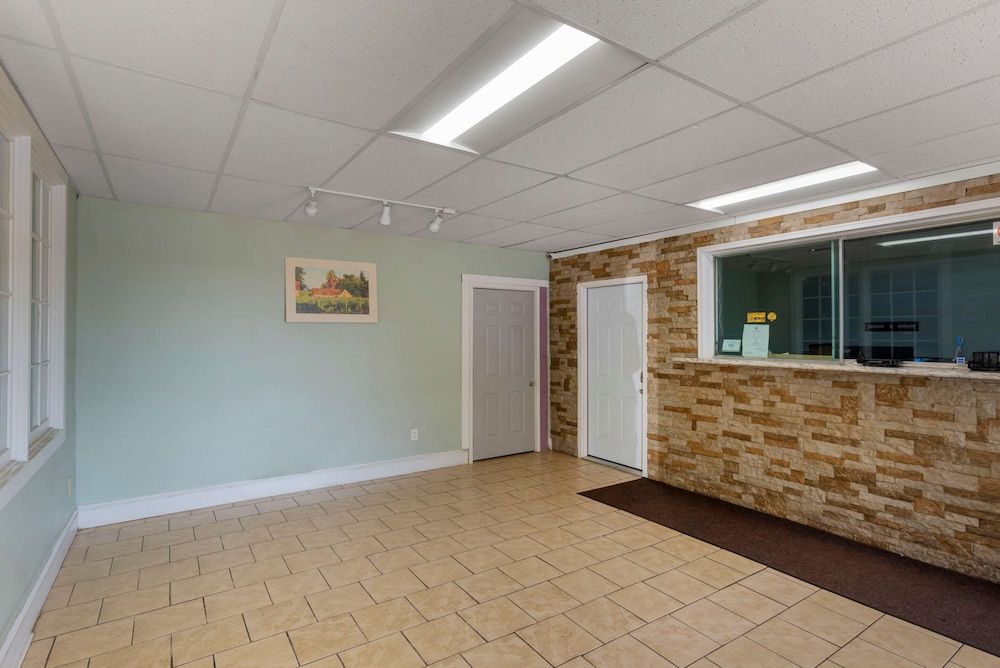 Rodeway Inn Colonial Heights I-95 3