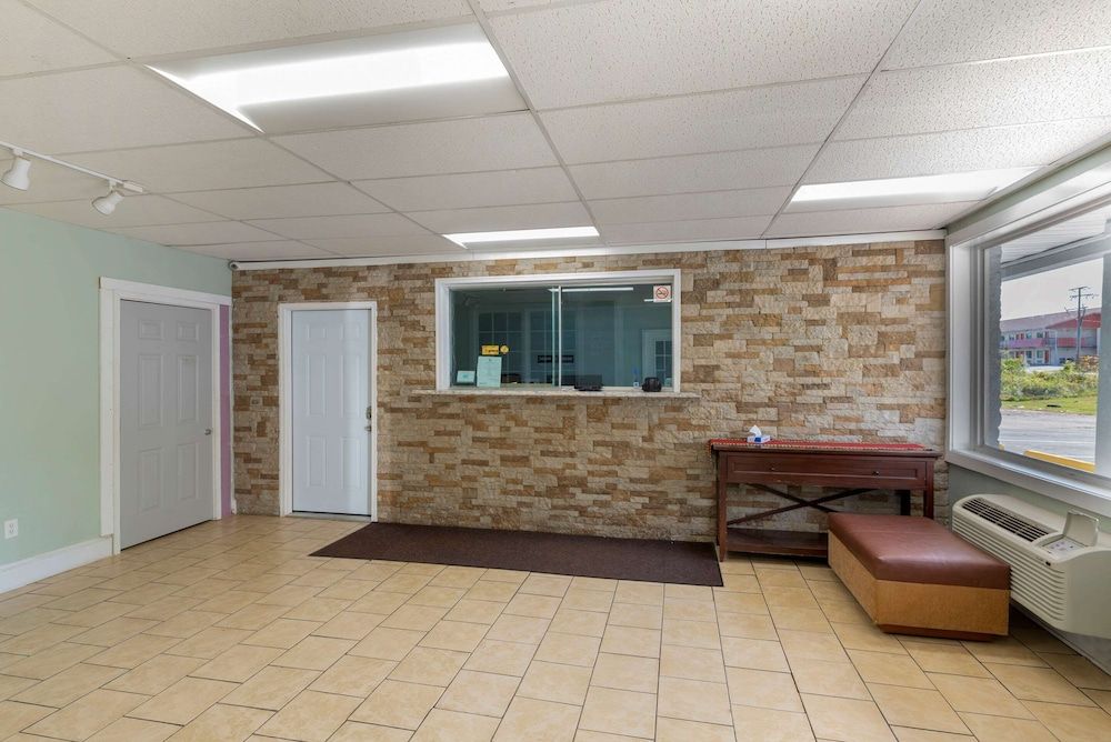 Rodeway Inn Colonial Heights I-95 2