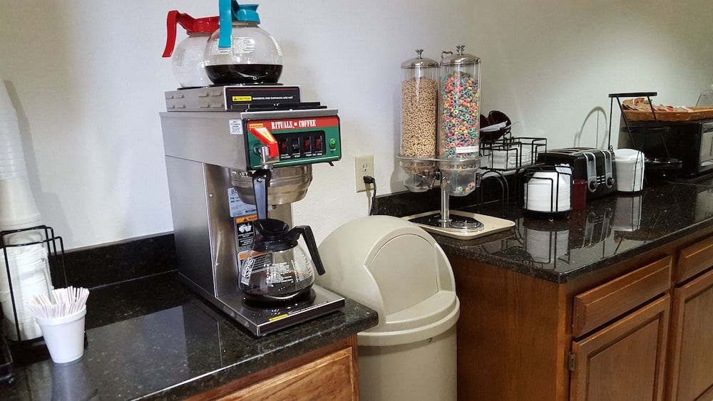 Econo Lodge Glade Springs I-81 3