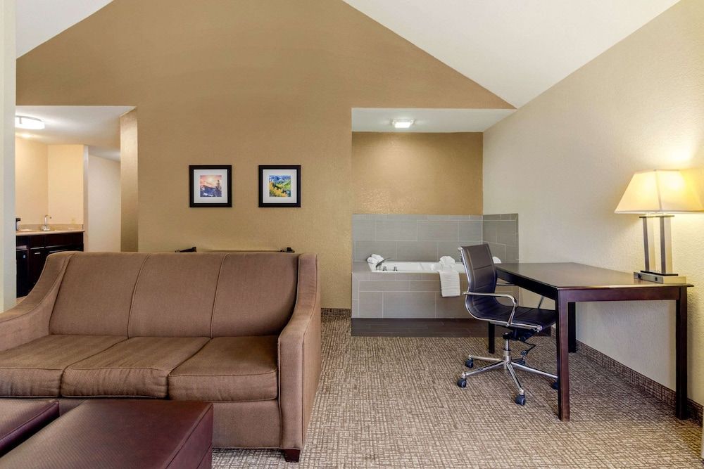 Comfort Inn & Suites Greeley 3