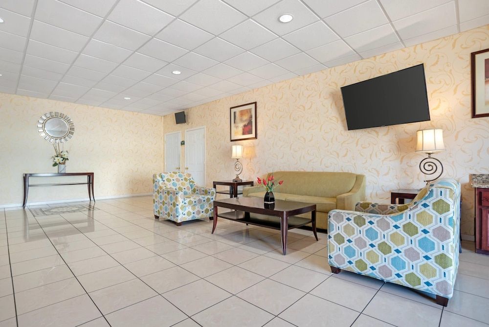 Quality Inn & Suites near Lake Eufaula 3