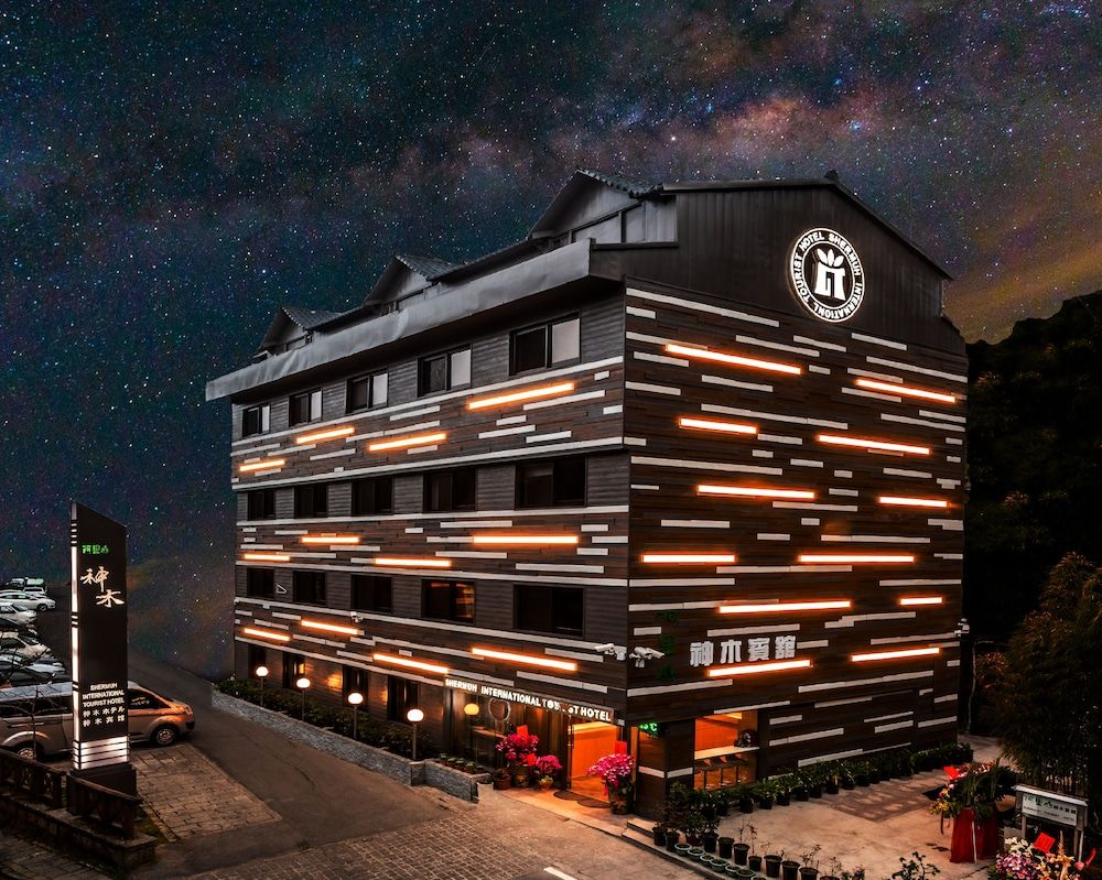 Alishan Shermuh Int' Tourist Hotel 3 étoiles à Zhongzheng