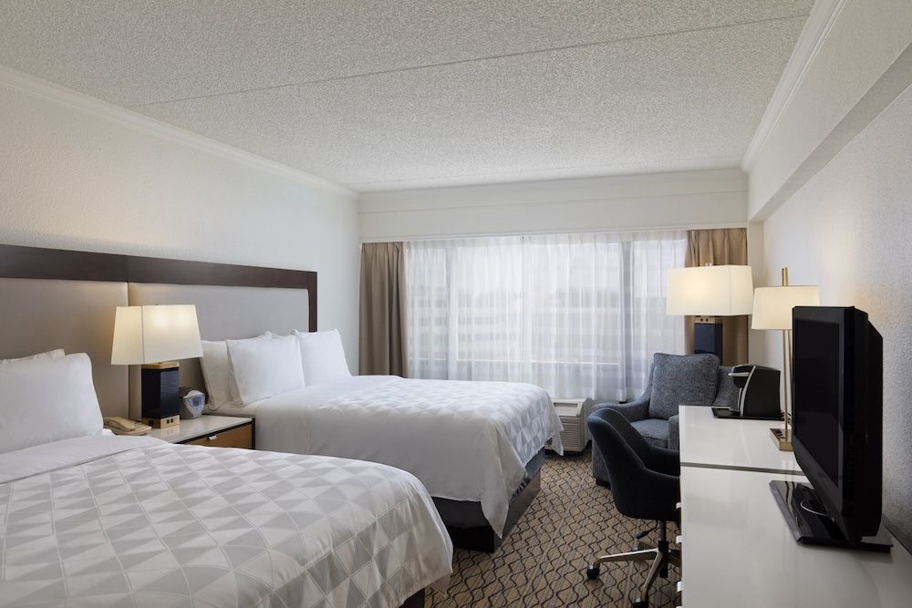 Holiday Inn Clark - Newark Area by IHG 3