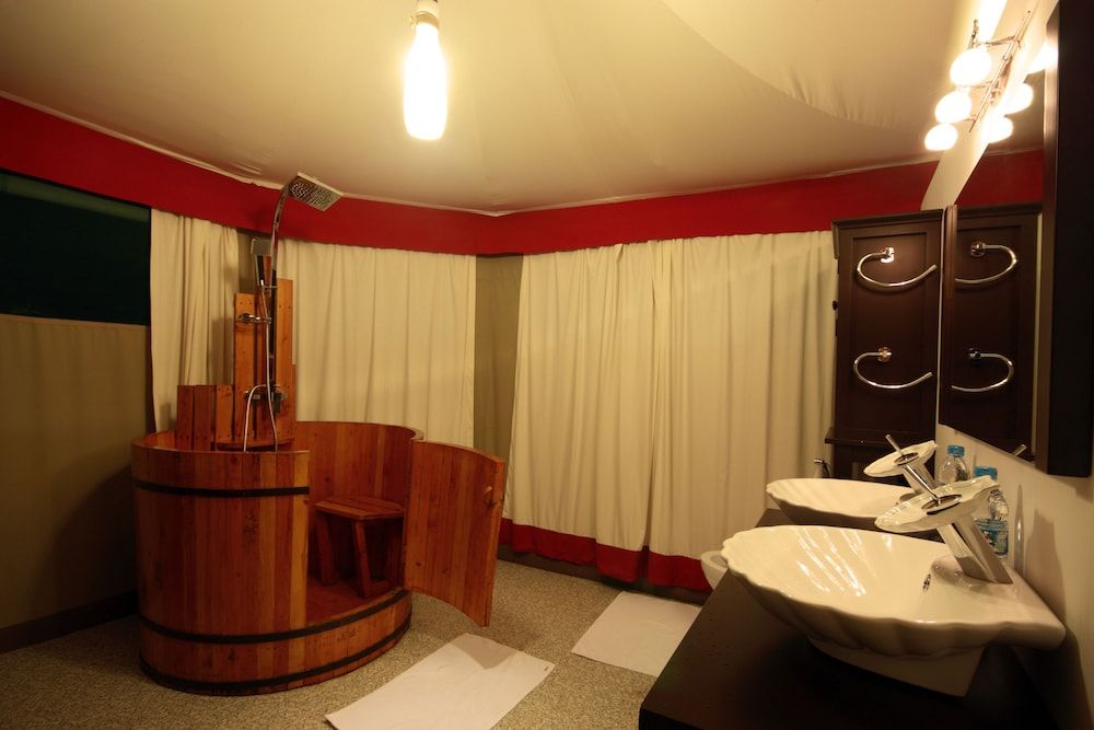 Canvas and Orchids Retreat 2