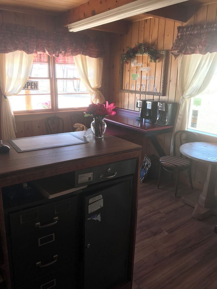 Prospector Motor Lodge 3