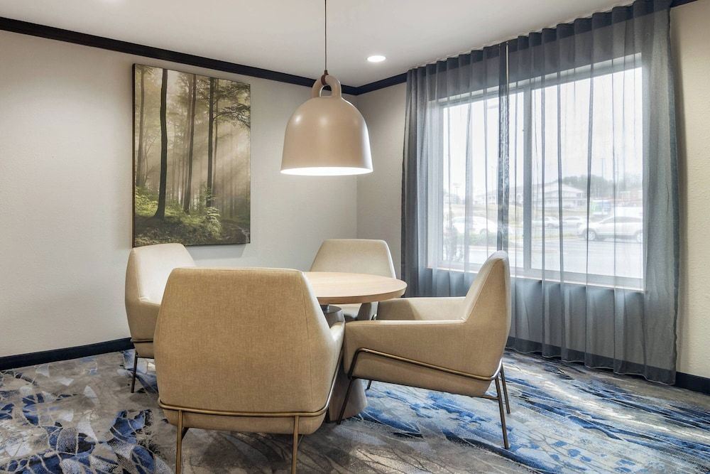 Fairfield Inn & Suites by Marriott Commerce 3