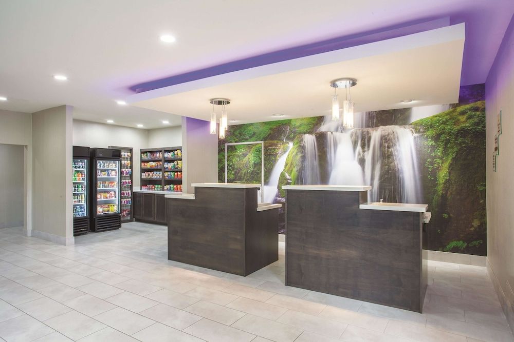 La Quinta Inn & Suites by Wyndham Hopkinsville 2