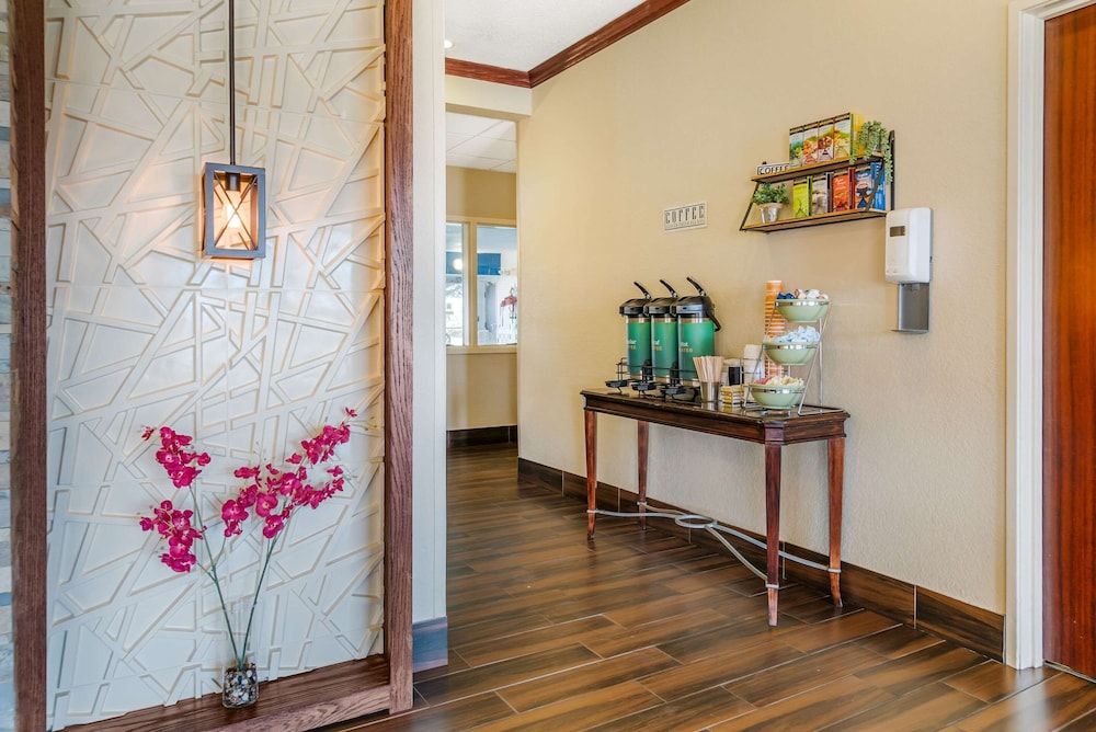 Quality Inn & Suites 2