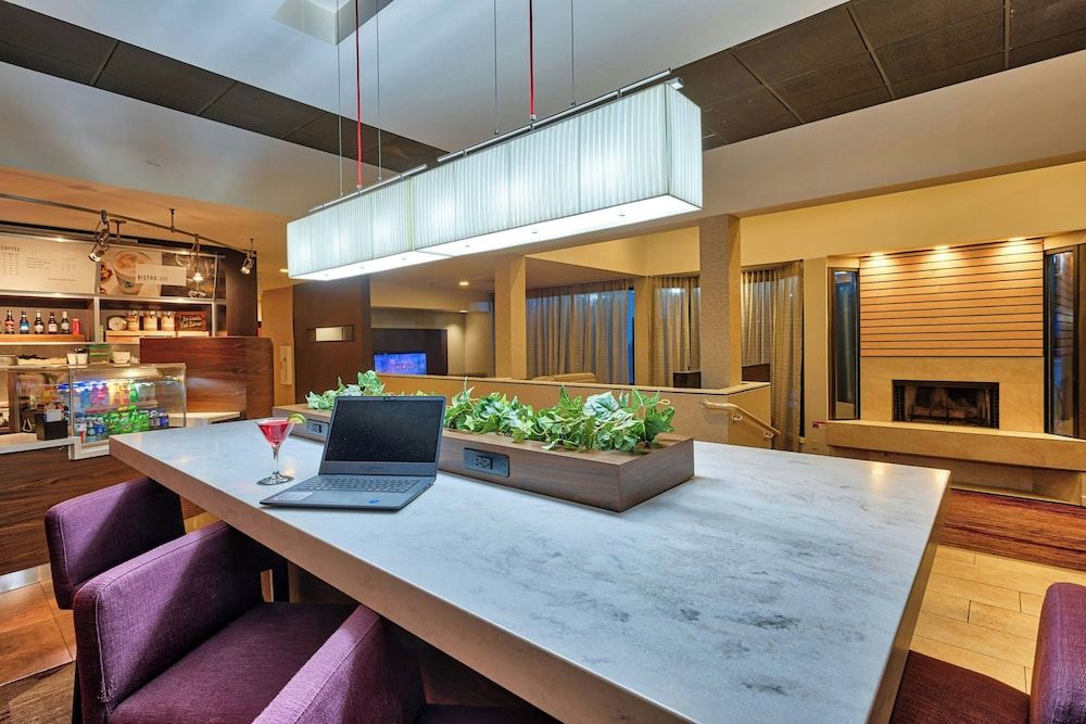 Courtyard by Marriott Hampton 3