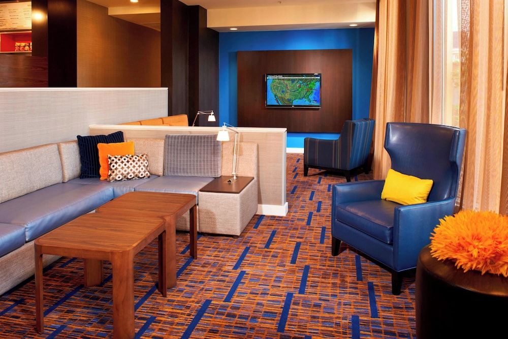 Courtyard by Marriott Rockford 2