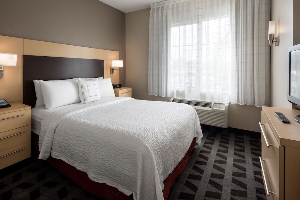 TownePlace Suites by Marriott San Diego Vista 3
