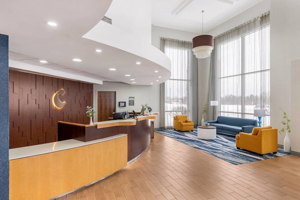 Comfort Inn & Suites 2