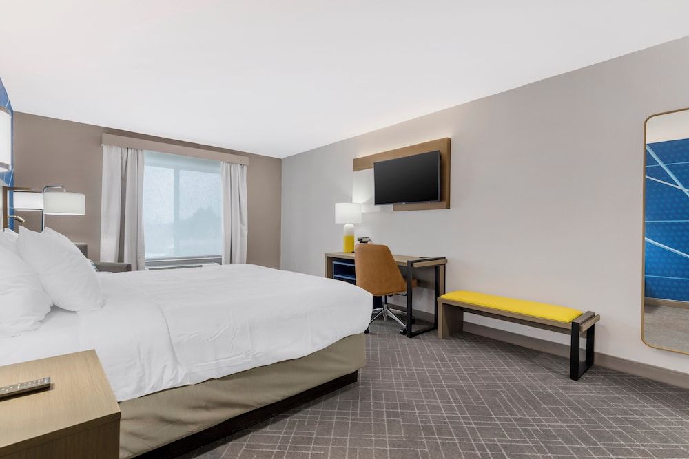 Comfort Inn & Suites 3