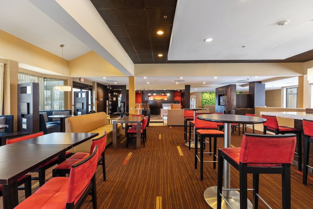 Courtyard by Marriott Toledo Airport Holland 3
