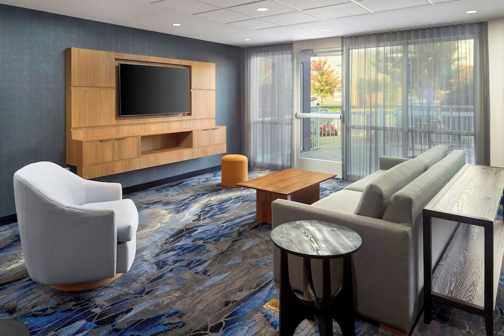 Fairfield Inn & Suites by Marriott Frederick 2