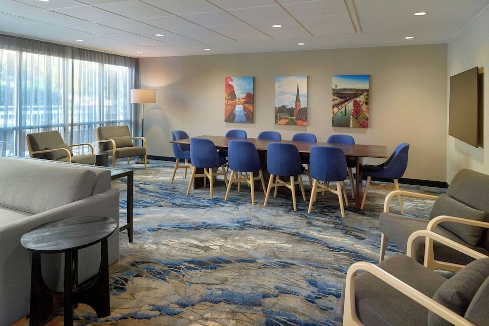 Fairfield Inn & Suites by Marriott Frederick 3