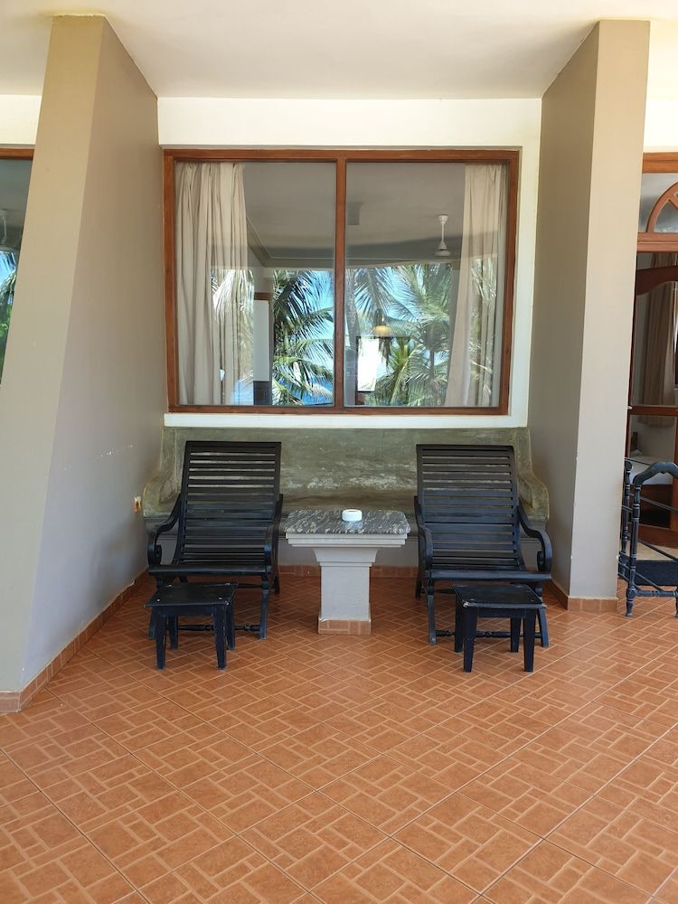 Oasey Beach Hotel 2