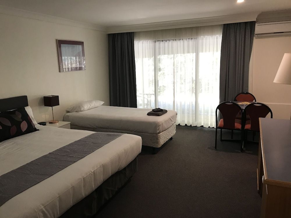 Tea Gardens Club Inn Motel 2