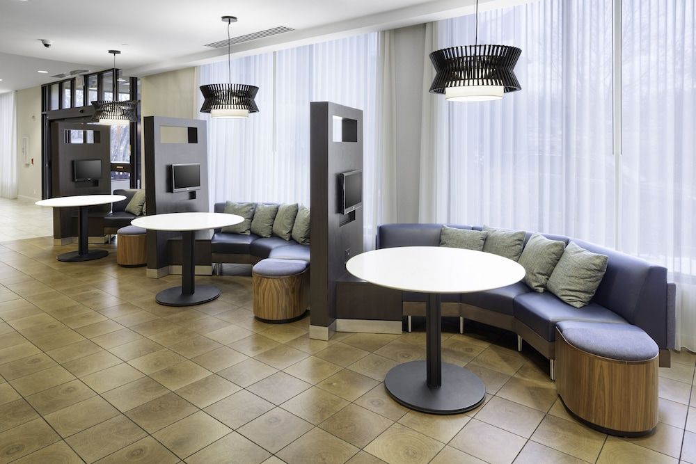 Courtyard By Marriott Shelton 3