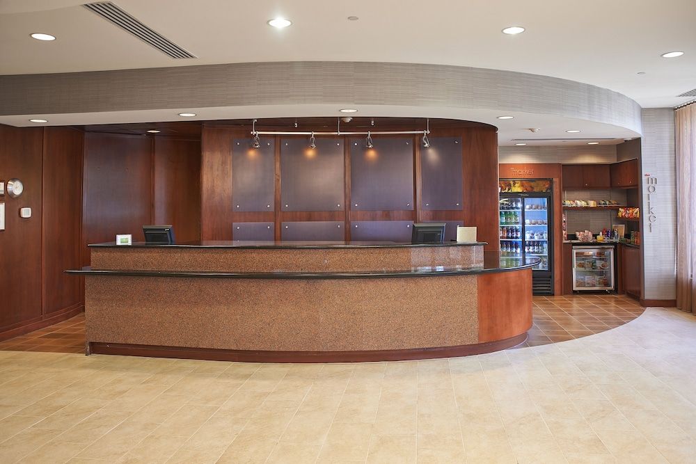 Courtyard By Marriott Shelton 2