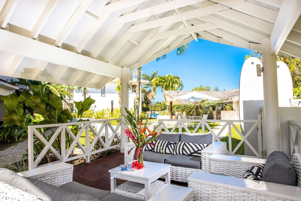 Tropicana Lagoon Apartments 2