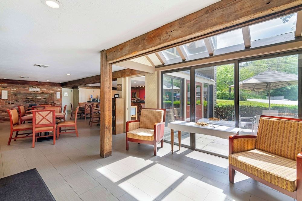 Best Western Inn & Suites Rutland-Killington 2