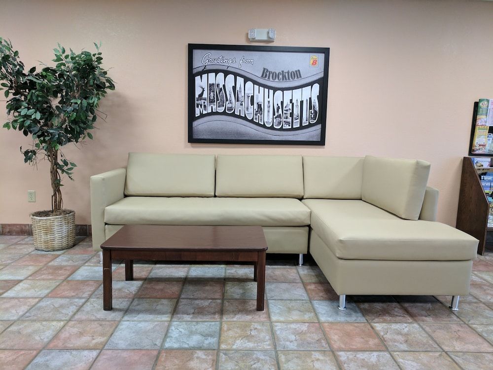 Super 8 by Wyndham Brockton 2