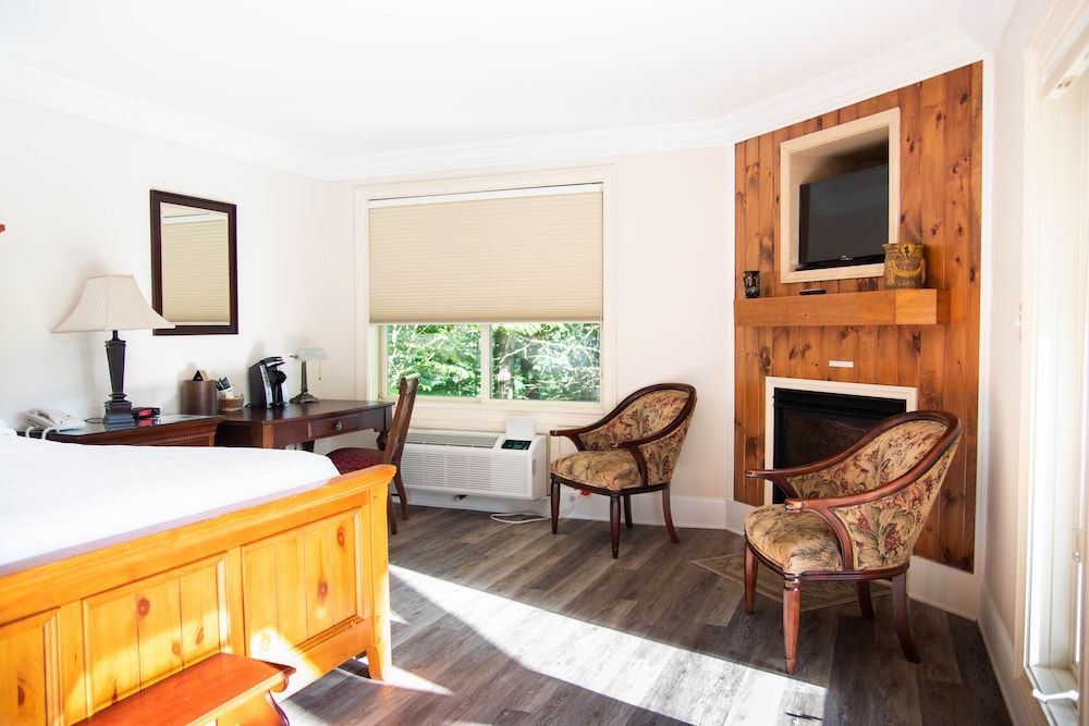 The Inn at Crestwood 2