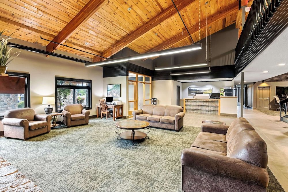 Heartland Inn & Suites, SureStay Collection by Best Western 3