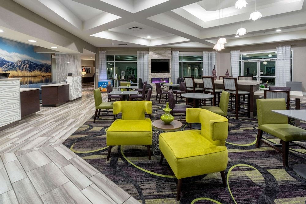 La Quinta Inn & Suites by Wyndham Denver Boulder-Louisville 2