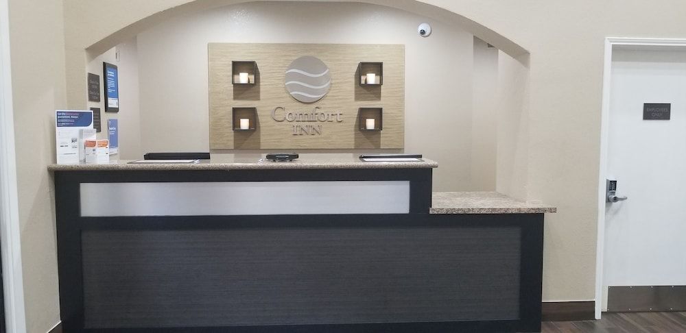 Comfort Inn & Suites Fultondale Gardendale I-65 3