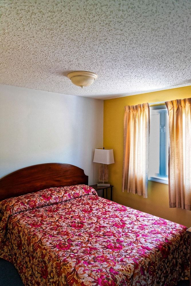 Parkers Motel 3