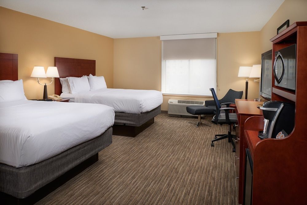 Holiday Inn Express & Suites Anniston/Oxford 3
