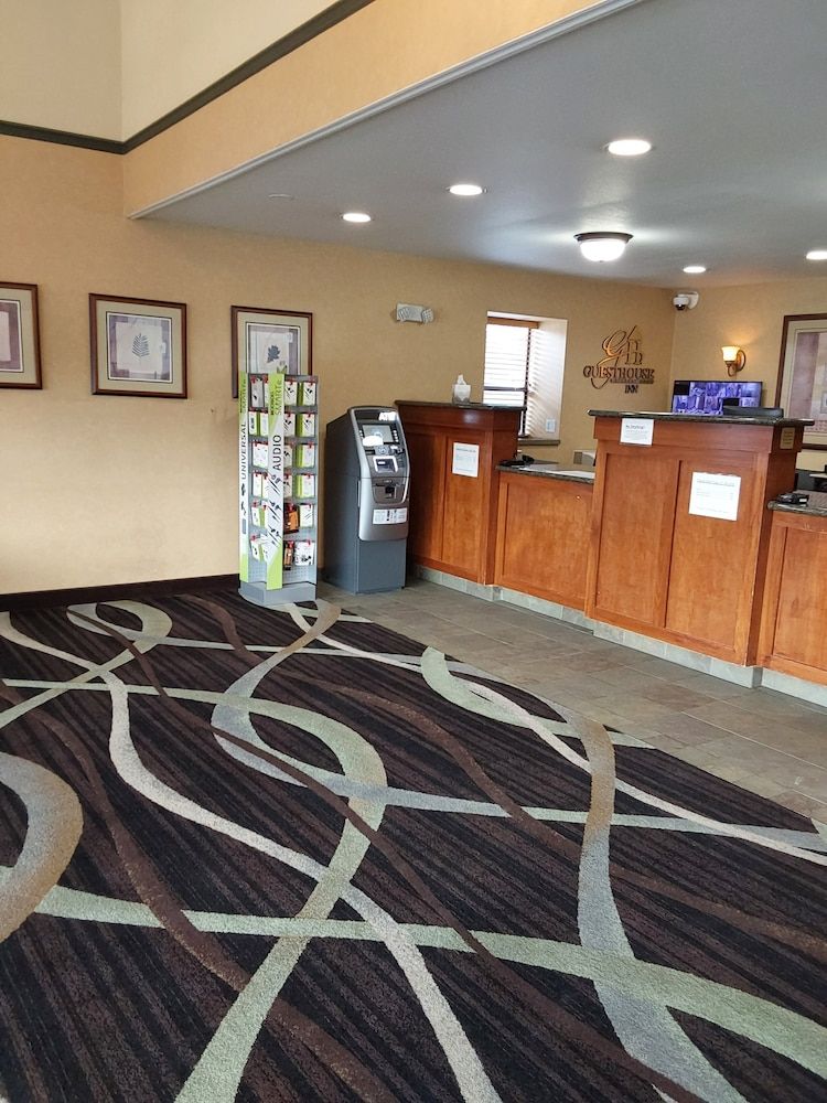 Lavissh Inn & Suites 2