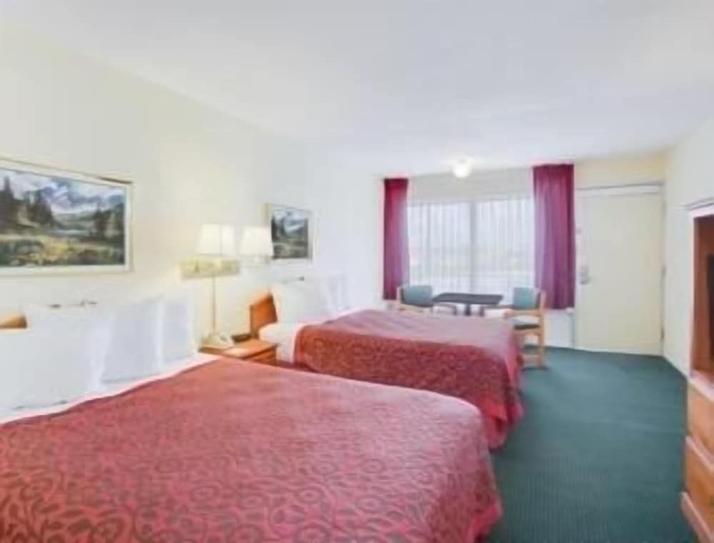 Days Inn by Wyndham Newport 3