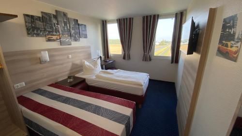 Motel 44 2