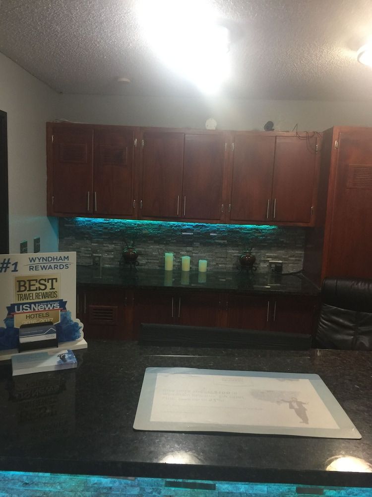 Travelodge by Wyndham Battle Creek 2